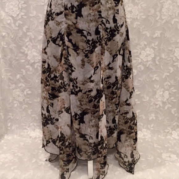 Christopher & Banks Dresses & Skirts - CHRISTOPHER & BANKS HANDKERCHIEF BOTTOM SKIRT!